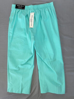 Alfred Dunner Classic Fit Capri Comform Waist Chino Pants. Aqua Green, 6P. NWT!!